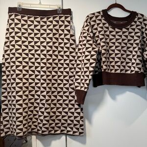 11 Honre Geometric Brown and Cream Knit Set